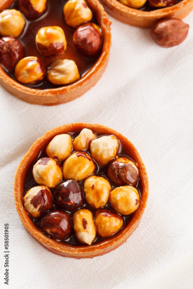 Obraz premium Nut tarts with caramel