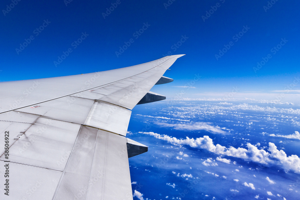 Fototapeta premium Air plane wing above the cloud and sea