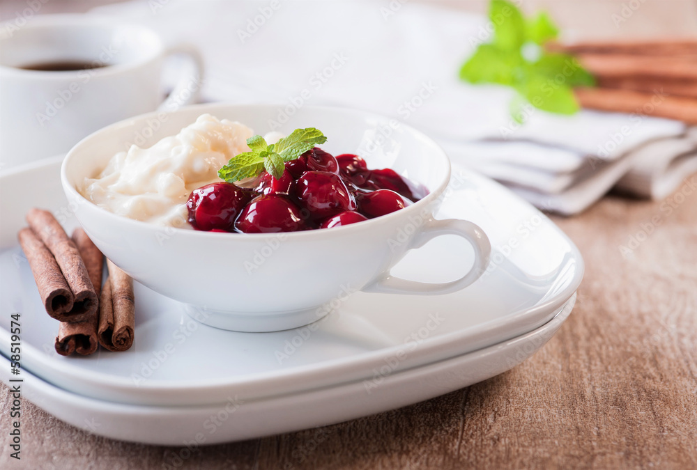 milchreis mit heißen kirschen und zimt milchreis mit heißen kirschen und zimt