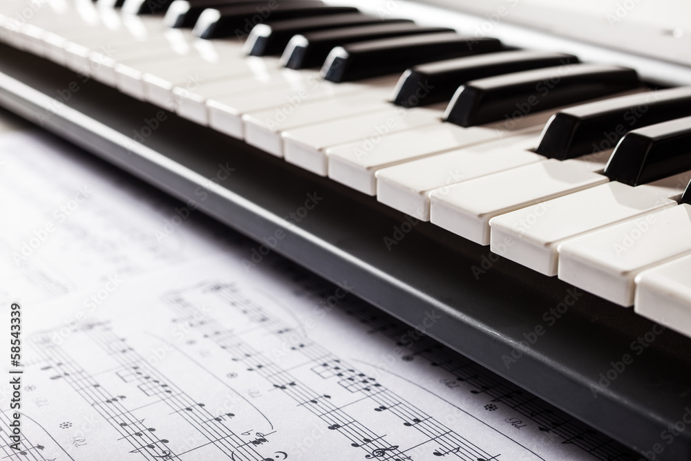 Obraz premium Sheet music and a piano keyboard