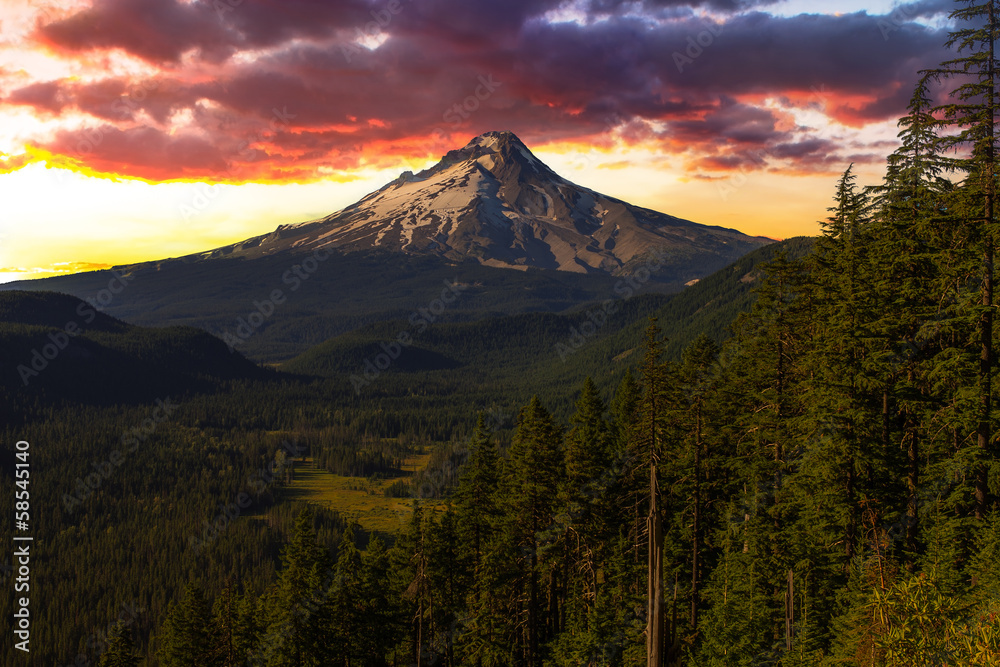 Beautiful Vista of Mount Hood in Oregon, USA.