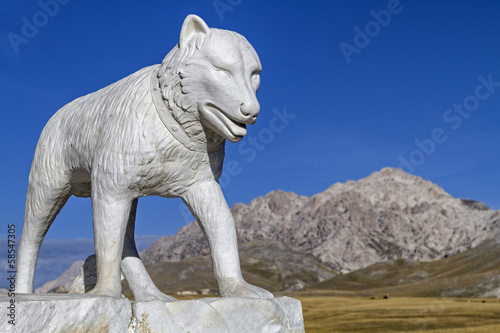 Hundestandbild auf dem Campo Imperatore