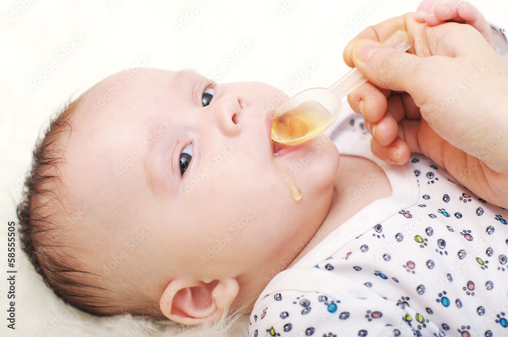 baby age of 3,5 months drinking juice baby age of 3,5 months drinking juice