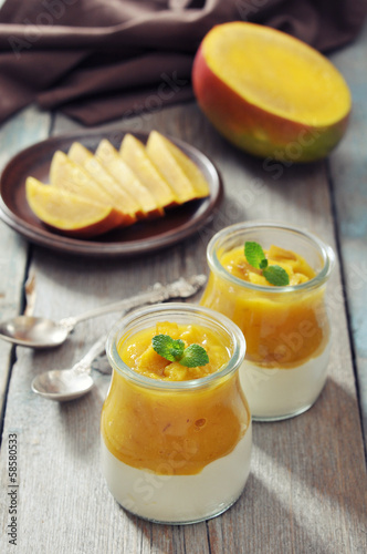 Yogurt with mango