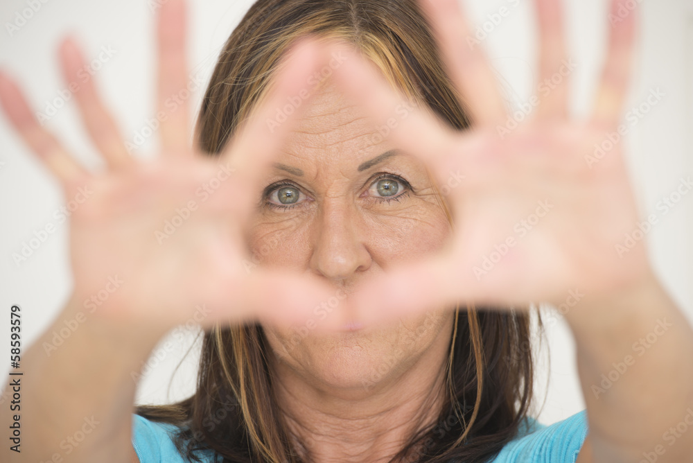 Fototapeta premium Confident Woman behind finger frame