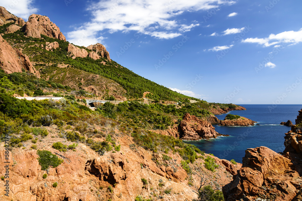 Fototapeta premium Esterel-Gebirge und Meer