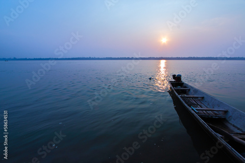 Fototapeta Naklejka Na Ścianę i Meble -  The atmosphere on the morning at Khong river,border of Thailand