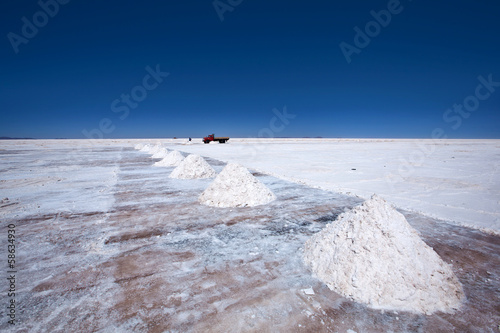 Bolivia - Salar Uyuni Salt mining © berzina