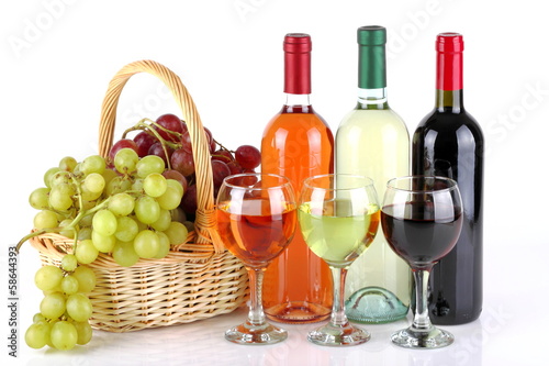 Bottiglie di vino con uva