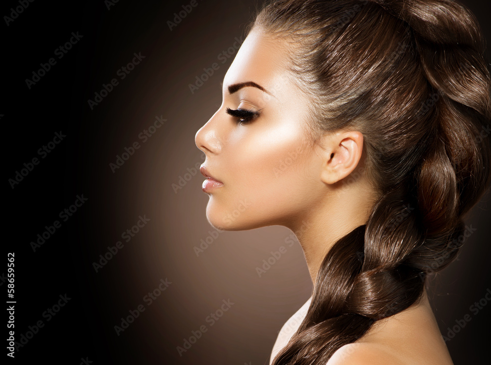 Obraz premium Warkocz do włosów. Piękna kobieta z Zdrowy Długie Włosy