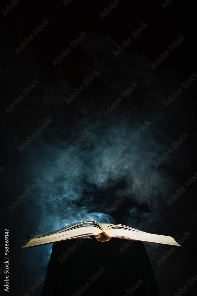 Obraz premium Book and smoke