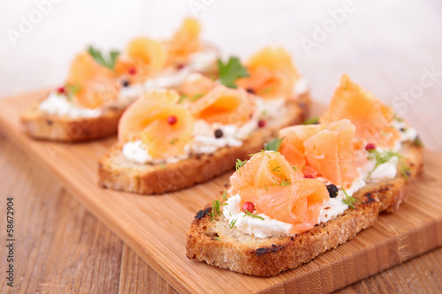 bread with salmon