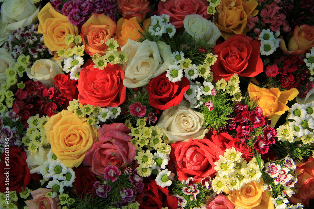 Mixed colorful wedding flower arrangement Mixed colorful wedding flower arrangement