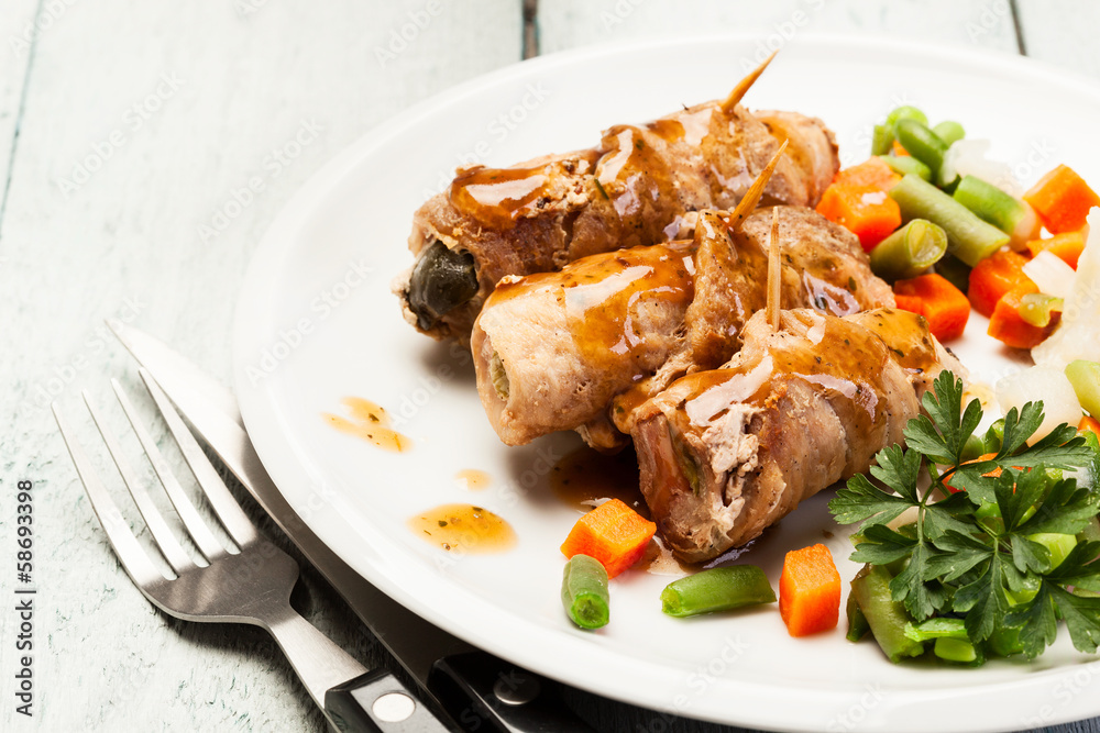 Beef rolls and vegetables