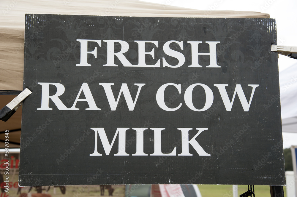 Fresh raw cow's milk for sale sign