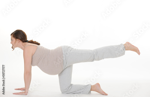 schwangere Frau beim Yoga 