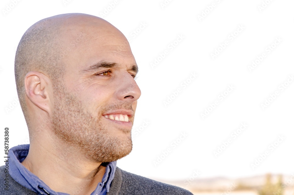 Fototapeta premium Retrato de hombre joven feliz