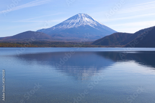 富士山と本栖湖の逆さ富士 © oka