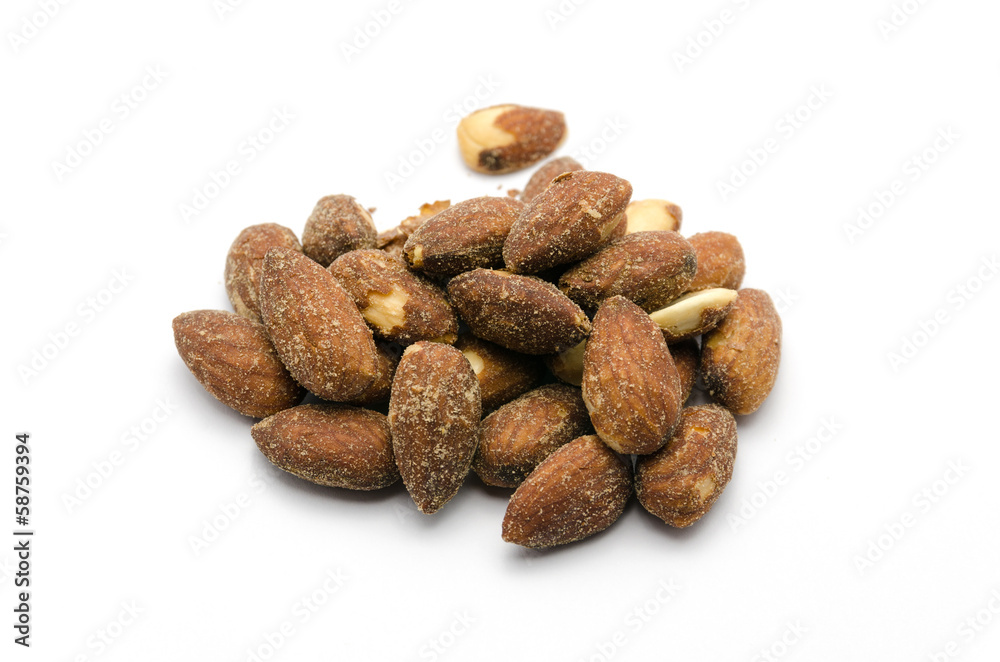 Obraz premium group of almonds isolated on white background
