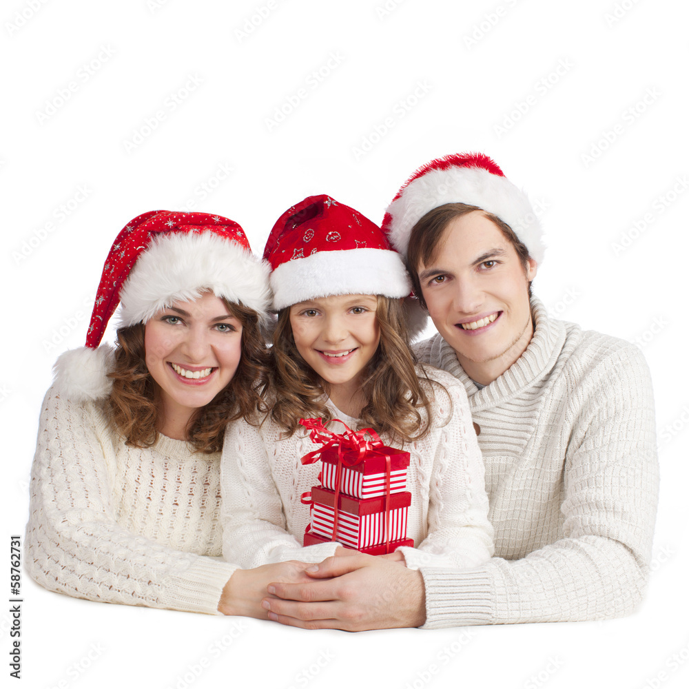 Glückliche Famile mit Weihnachtsgeschenk isoliert Glückliche Famile mit Weihnachtsgeschenk isoliert