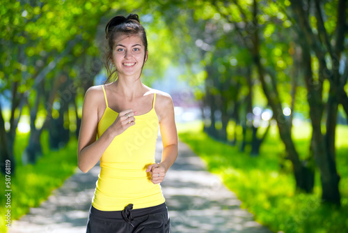 Fototapeta Naklejka Na Ścianę i Meble -  Runner - woman running outdoors in green park