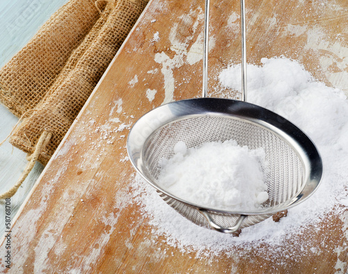 Fotografija Powdered sugar in a metal sieve
