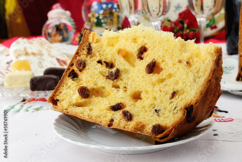 Panettone dolce natalizio lombardo su  tavola addobbata photo