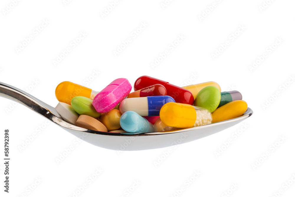 Viele Tabletten auf Löffel Viele Tabletten auf Löffel