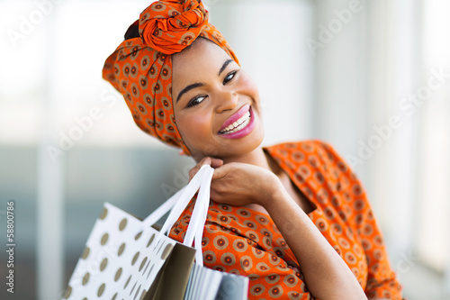 Canvastavla african shopper in shopping mall