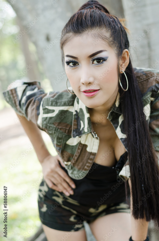 Naklejka premium sexy women in army clothes