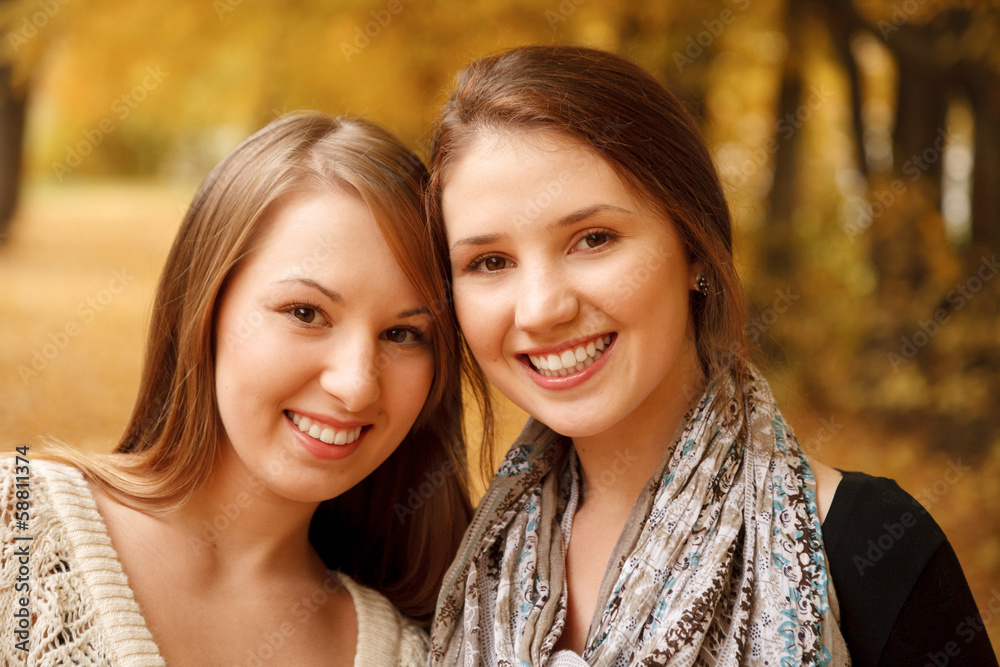 Obraz premium two young females outdoors