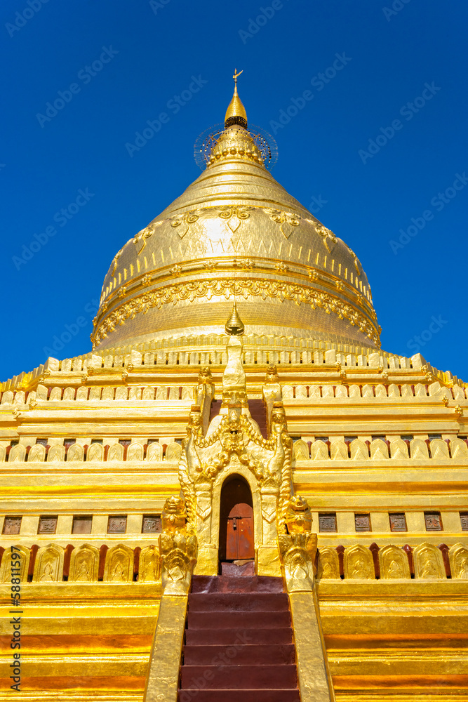 Fototapeta premium Shwezigon Paya, Bagan, Myanmar.