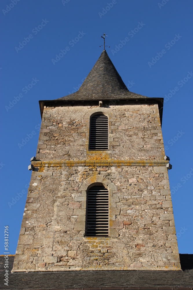 Le clocher de l'église de Lubersac (Corrèze)