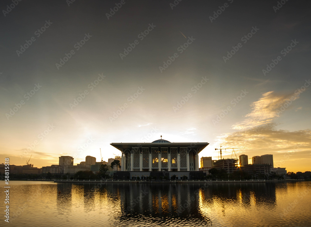 Fototapeta premium Sunrise over tuanku mizan zainal abidin mosque.