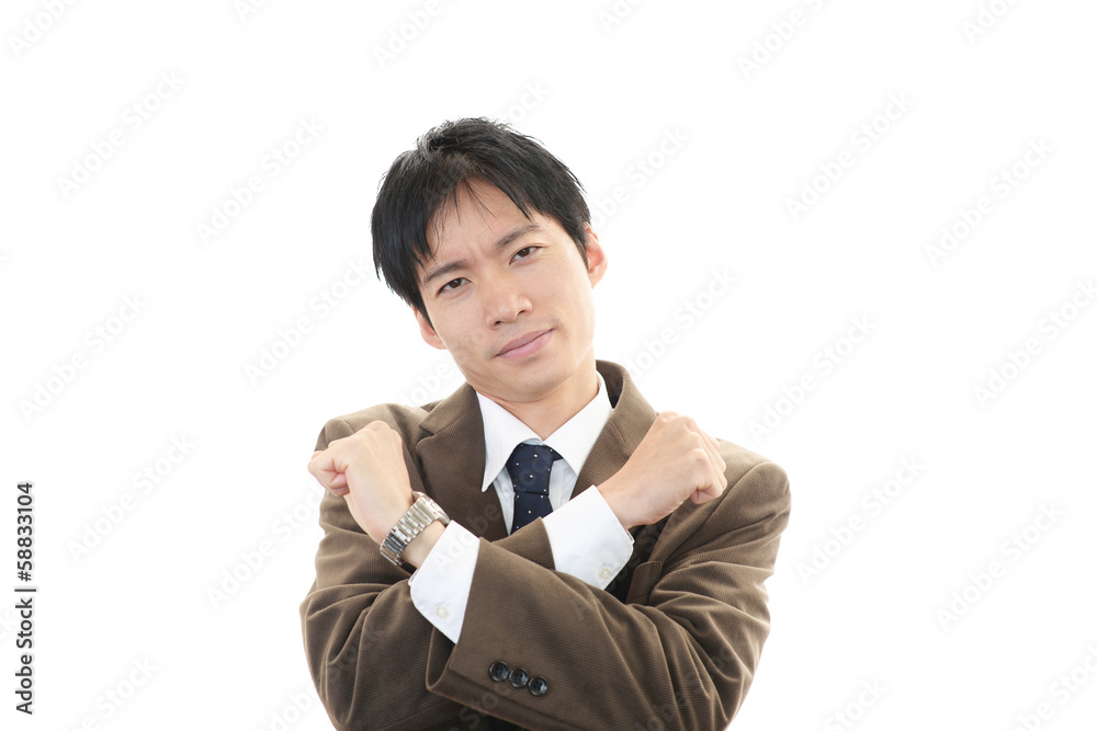 禁止の意思表示をする男性