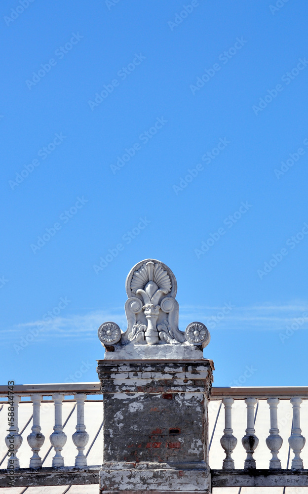 Obraz premium decorative ornament of stone against the sky