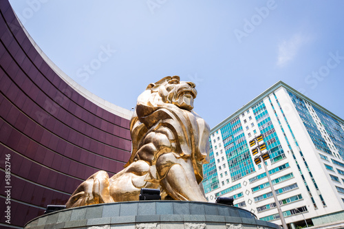 Макао, статуя золотого льва