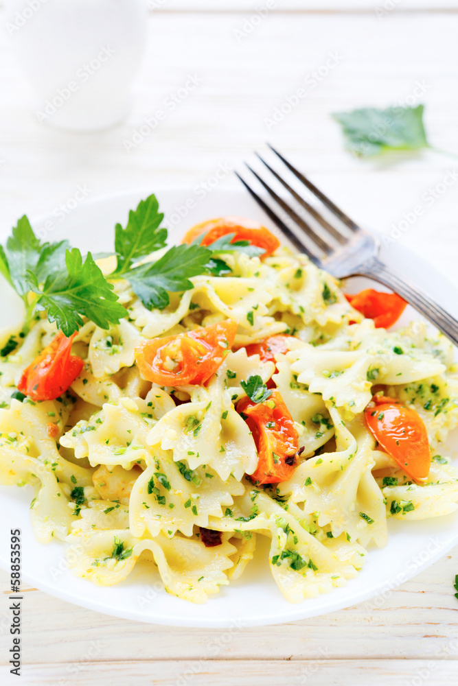 pasta with roasted wedges tomato and pesto