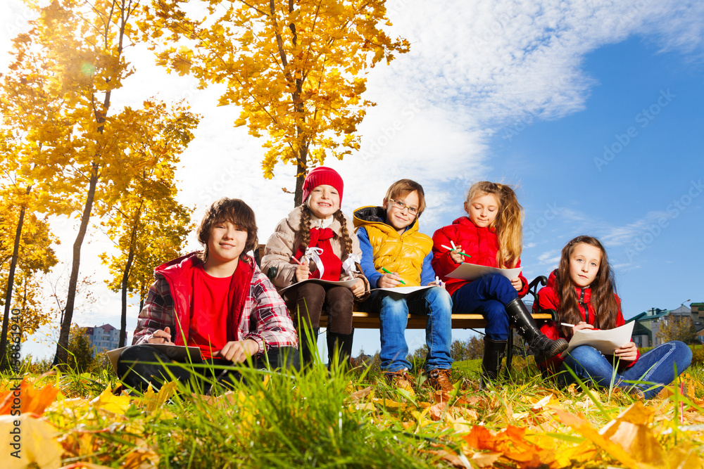 Fototapeta premium Kids and autumn in the town