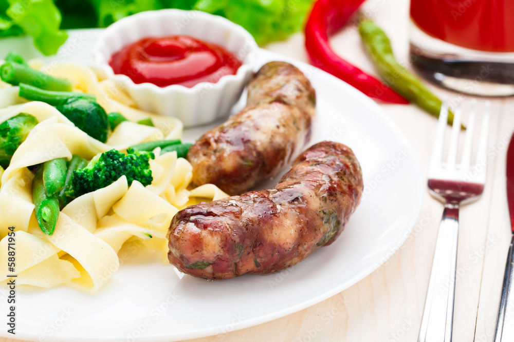 Fettuccine with vegetables and fried sausages