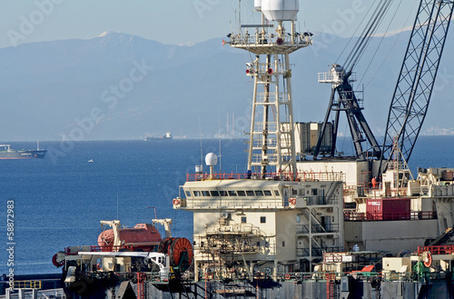 oil platform photo