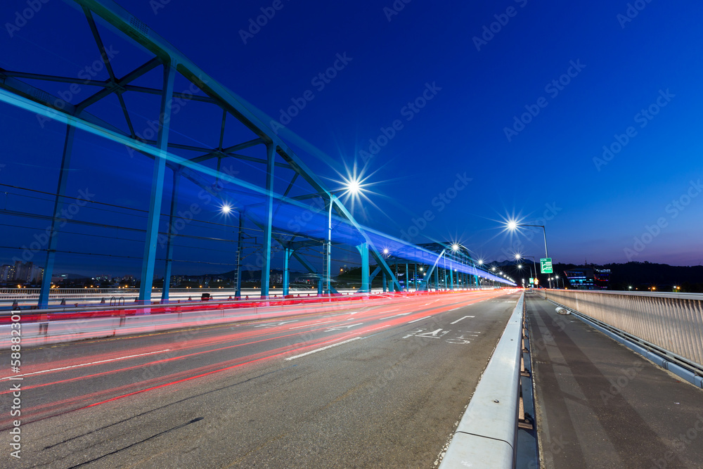Fototapeta premium Busy traffic on highway at night