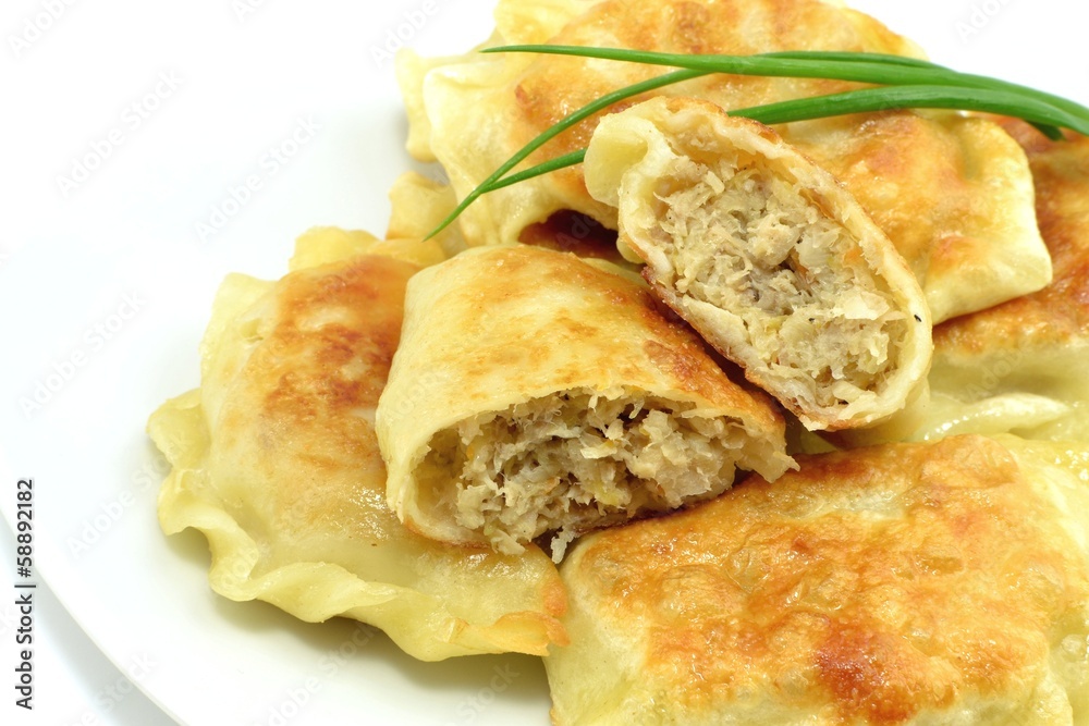 podsmażane pierogi z mięsem i kapustą podsmażane pierogi z mięsem i kapustą