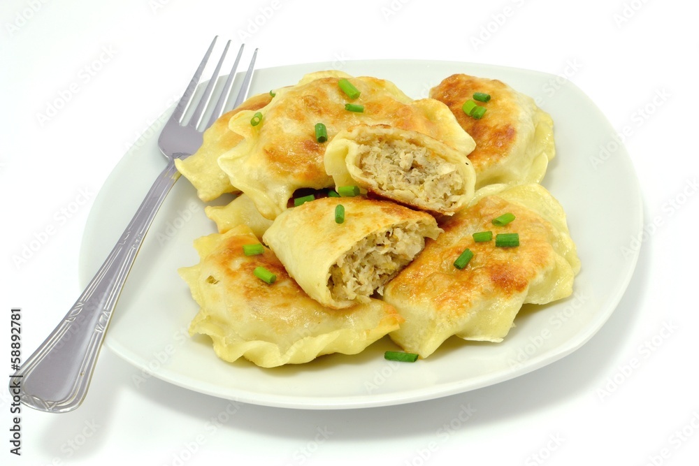 podsmażane pierogi z mięsem i kapustą