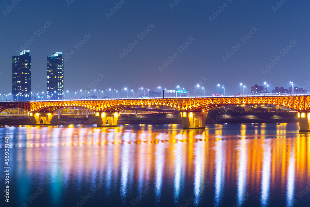 Fototapeta premium Urban city in Seoul at night
