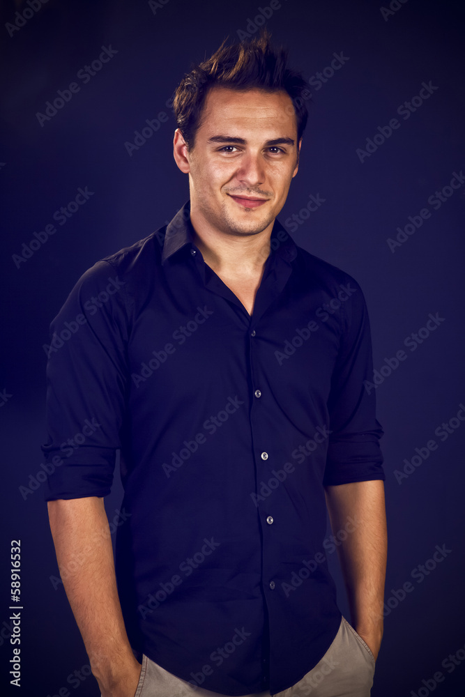 Obraz premium Young man smiling