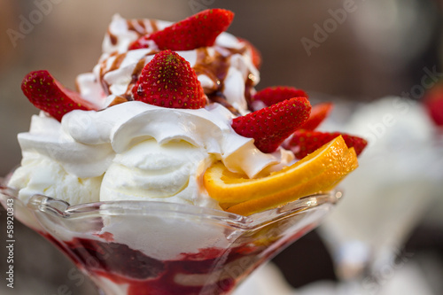 Delicious vanilla sundae with strawberry