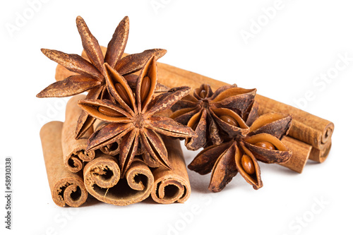 star anis and cinnamon sticks
