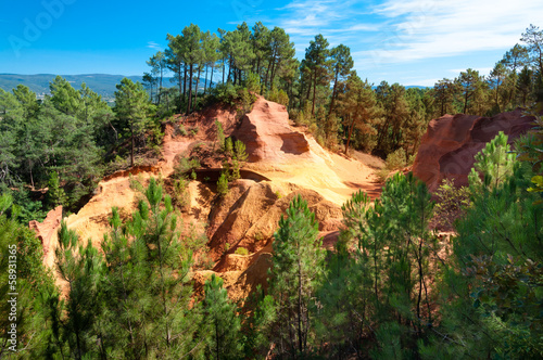 Slika na platnu Panoramic view of Le Sentier des Ocres and woods in Roussillon i