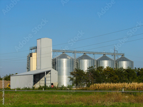 Grains silos